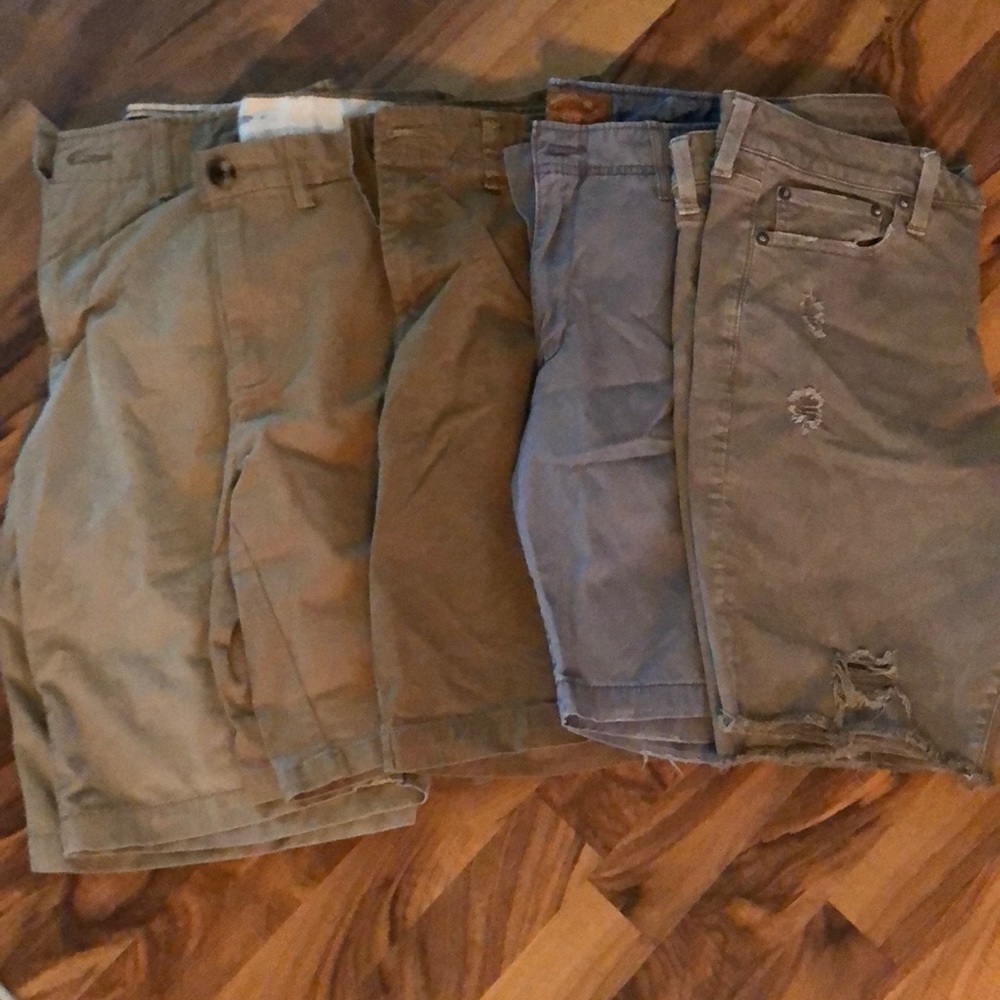 Lot of 5 - name brand Men’s Shorts